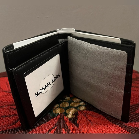 NWT MICHAEL KORS Men's Cooper Logo Billfold Wallet With Passcase. Brown/Black. - Picture 5 of 8